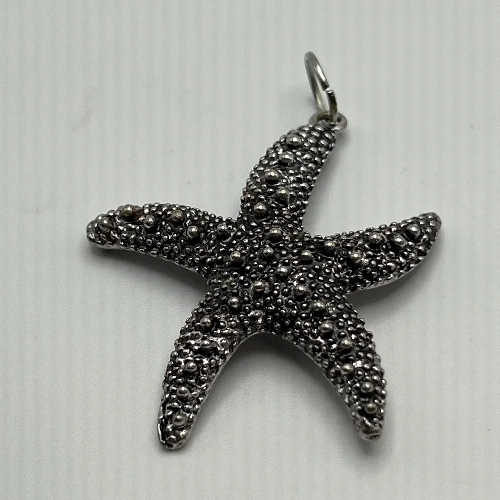 Vintage Starfish Pendant Silver Tone Raised Textured Beach Ocean Sea Star